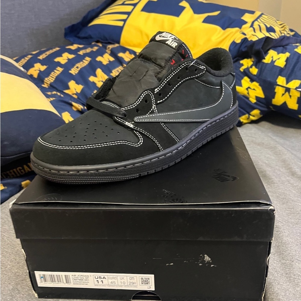 Travis Scott black phantoms